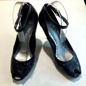 BCBGIRLS Sz 9 Leather Leather Cut Out Ankle Strap Peep Toe Heeled Shoes